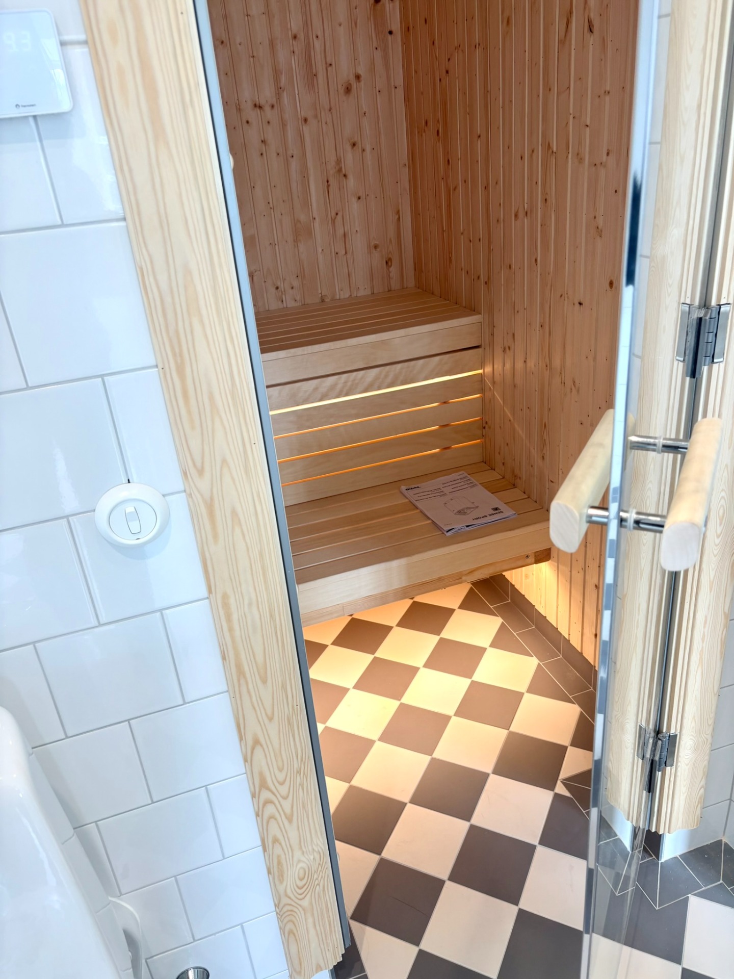 Klassiskt badrum med bastu – detalj 4
